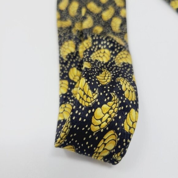 Federigo ATRI | Seahorse Print Black & Gold 100% Silk Tie - Picture 7 of 11